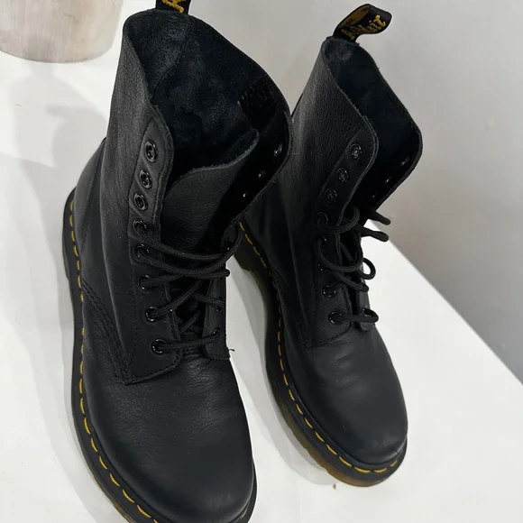 Dr. Martens 1460 Pascal Black Leather Boots 🖤 - Picture 7 of 16